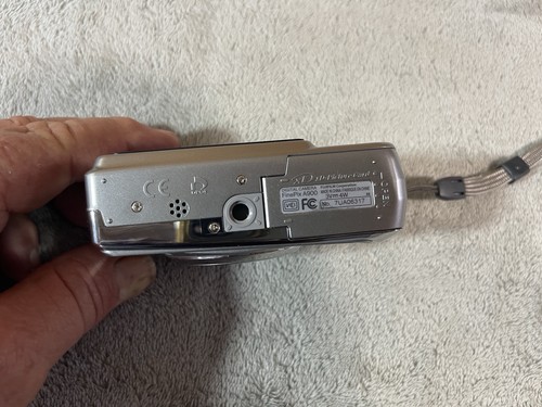 Fujifilm Compact Digital Camera FinePix A900 9.0 MP 4x Zoom ( Untested For Parts - Picture 4 of 9