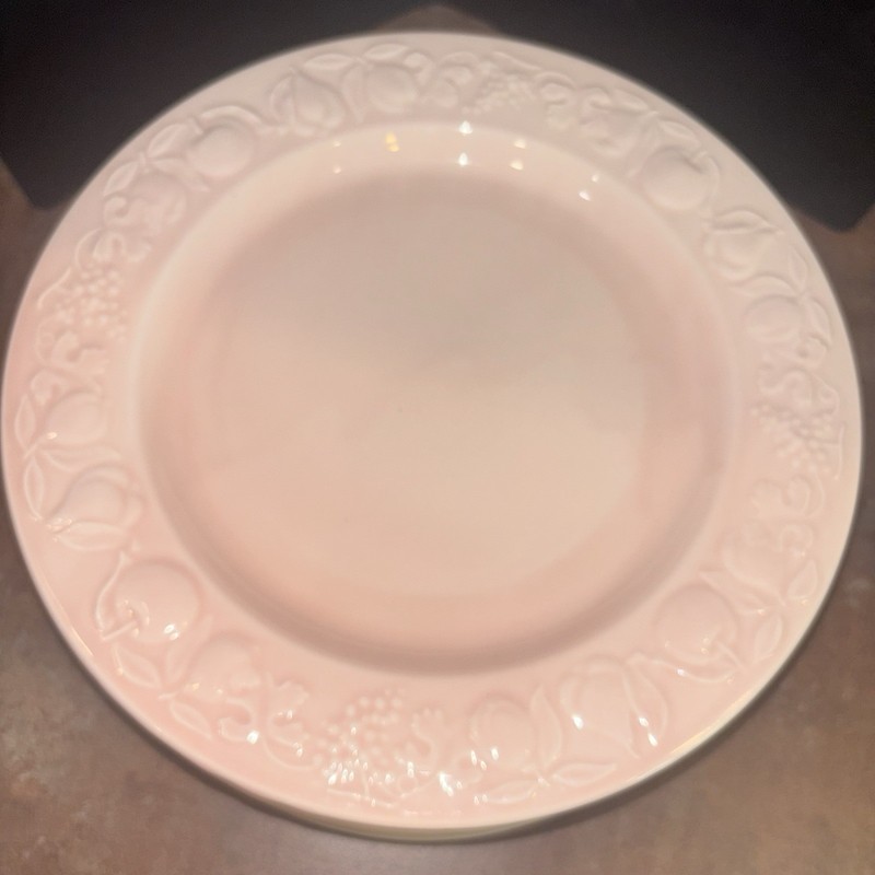 Pale pink Dinner Plate, Embossed Fruit, Franco Giorgi Quadrifoglio Italy 4  Pc
