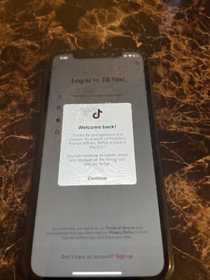 TIK TOK  IPHONE 11 with TikTok Installed