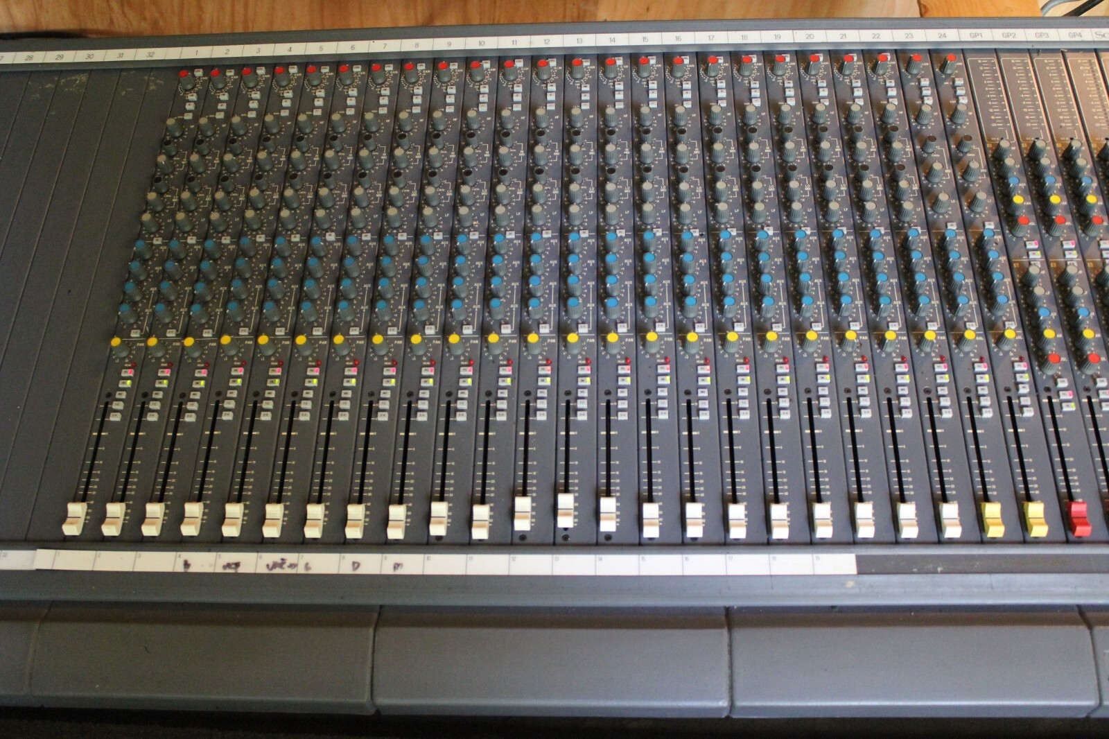 Soundcraft Delta 200 24 Channel Monitor Console With Flight Cases ...