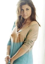 Tiffany Amber Thiessen Posing In Blue And Brown Shirt 8x10 Picture Celebrity Pri