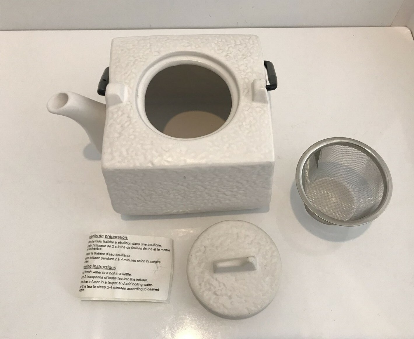 Morris Design Vintage Modern Teapot In Pebble White Finish w Strainer 