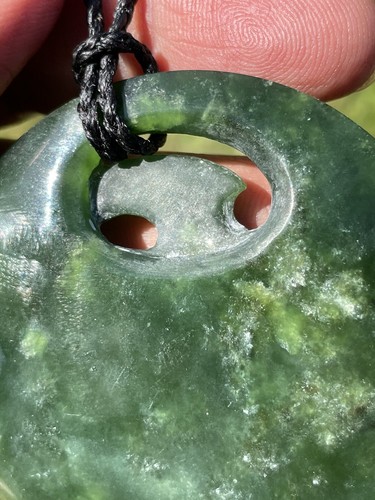 Nephrite Greenstone Pounamu Des HETHERINGTON's 'Stylised Bird DISC' JADE PENDANT - Picture 12 of 15