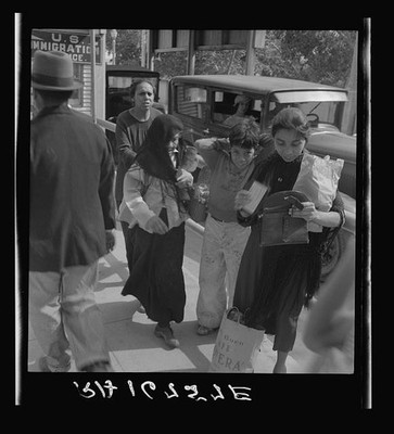 Photo:El Paso Texas Juarez Mexico Housewives Shopping 1937 Border Crossing