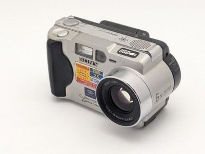 Vintage Sony Cyber-shot DSC-S50 Digital Still Camera 2.1MP Silver Made In Japan