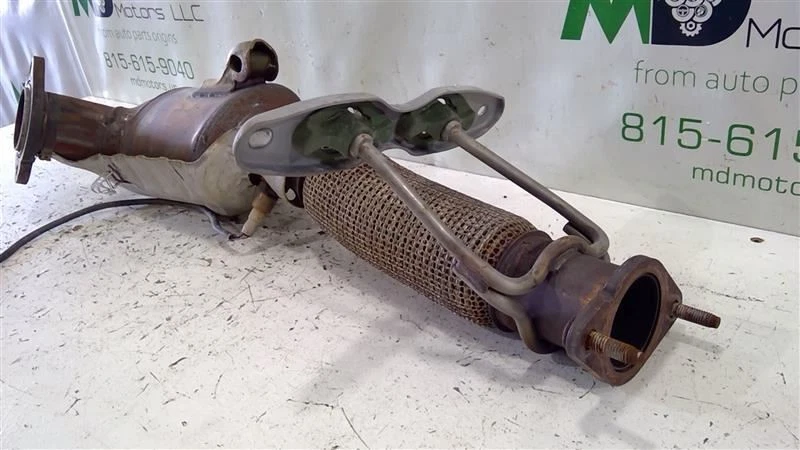 Convertidor catalítico Ford Edge 2015-2018 OEM G2G3-5E211-BC Foto 4 de 4