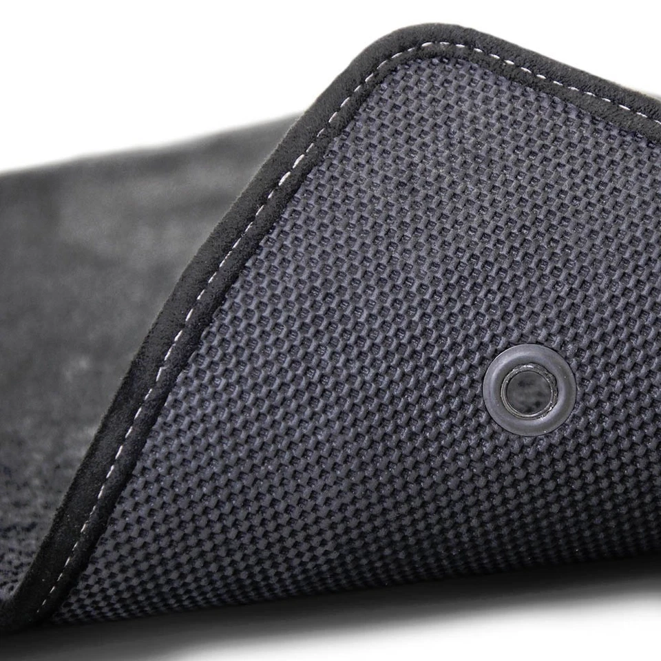 ¡NUEVO! Alfombrillas NEGRAS Cadillac STS 2005-2011 - Logo bordado en V - Juego de 4 Foto 4 de 4