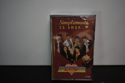 Simplemente Es Amor by Industria del Amor  Cassette