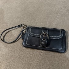 Coach Soho Black Leather Buckle Wristlet Clutch Vintage Y2K Purse Bag EUC