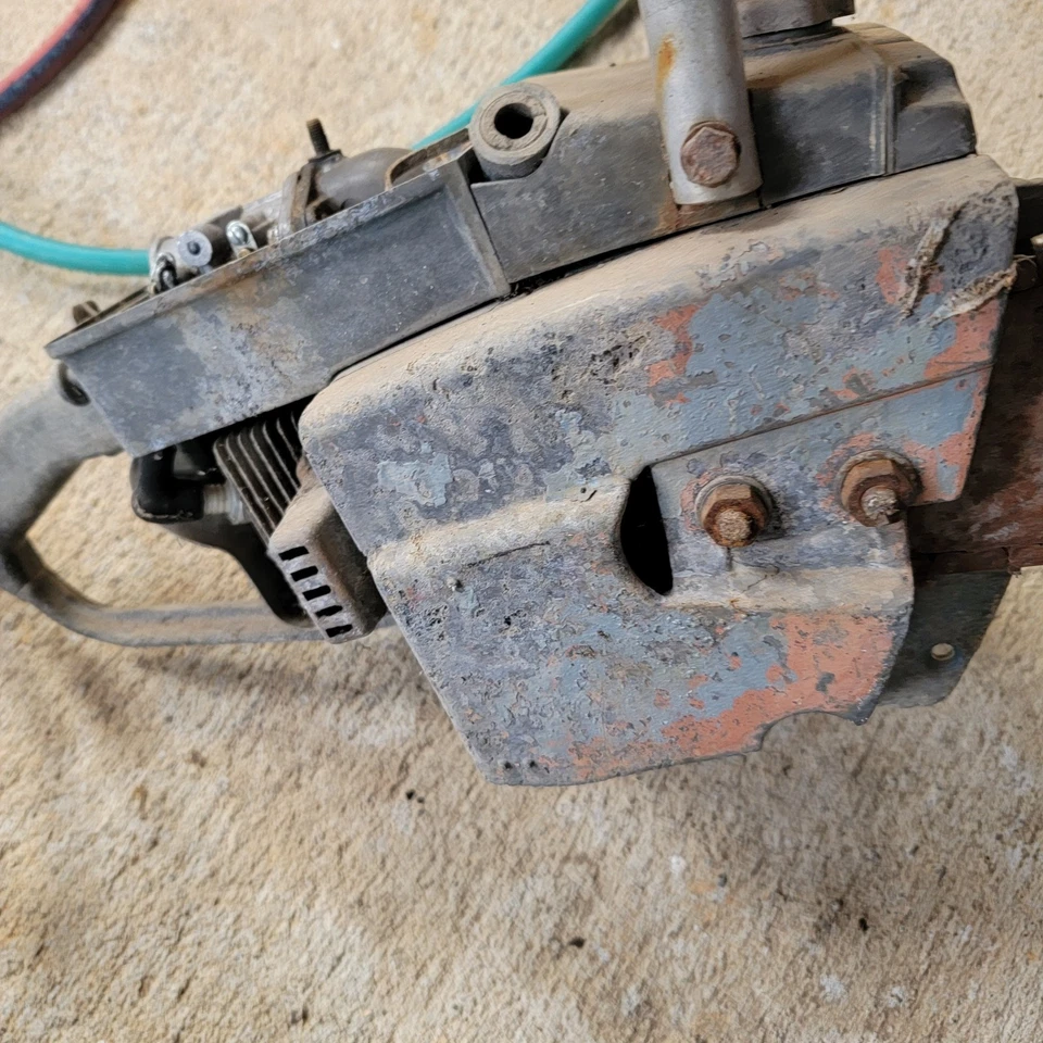 Homelite C52 Chainsaw Parts Or Repair !bar Cut Off!!! As Is - Image 2 of 4