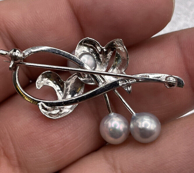Vintage Japan 950 sterling silver brooch with genuine Vintage Japan 950 sterling silver brooch with genuine