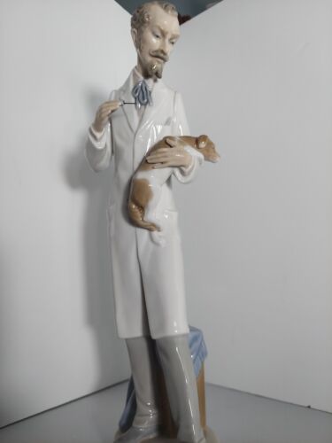 New ListingVintage Lladro Veterinarian With Dog Porcelain Figurine. No. 4825. 13” T