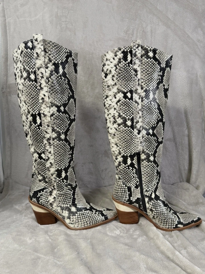 Botas Gianni Bini Alyiraa salto bloco estampa de cobra elástico acima do joelho 6,5M - Imagem 4 de 4