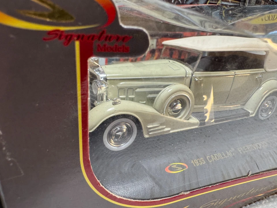 1:32 SCALE SIGNATURE-1933 CADILLAC FLEETWOOD &1932 CHRYSLER - DIECAST-NEW💥T1509 - Image 2 of 4