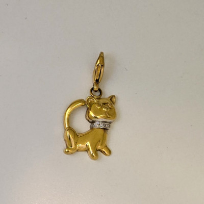 333 / 8 Karat Gelbgold Charm Anhänger Motiv: Tier Katze mit Diamant am Hals 