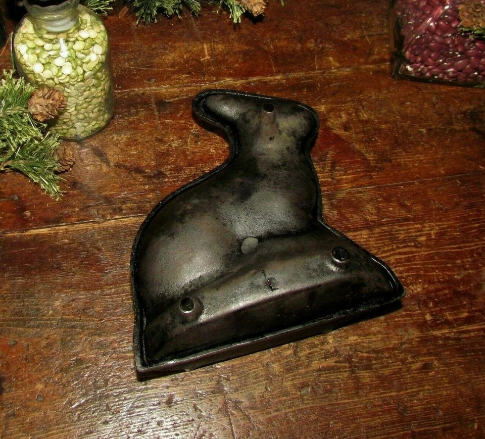 Original Antiguo De Colección Hierro Fundido Conejito Conejo Pastel Molde Pascua Primavera Utensilios de Cocina Foto 3 de 4