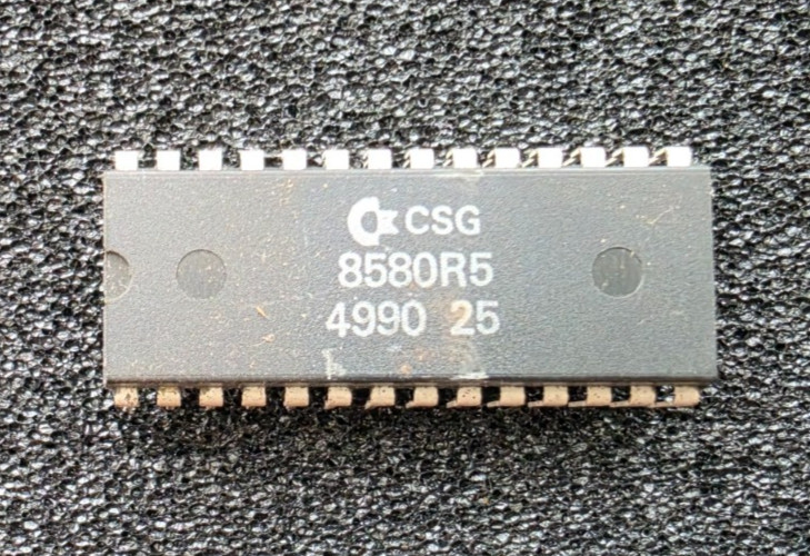 MOS / CSG 8580 R5 (4990) Commodore 64 SID -=TESTED=-