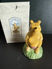 Disney Charpente Pooh With Honey Pot Figure — photo 1