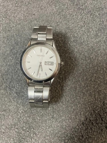 Seiko Mens Day Date Vintage Watch 7N43-9070  Silver Stainless Steel Quartz