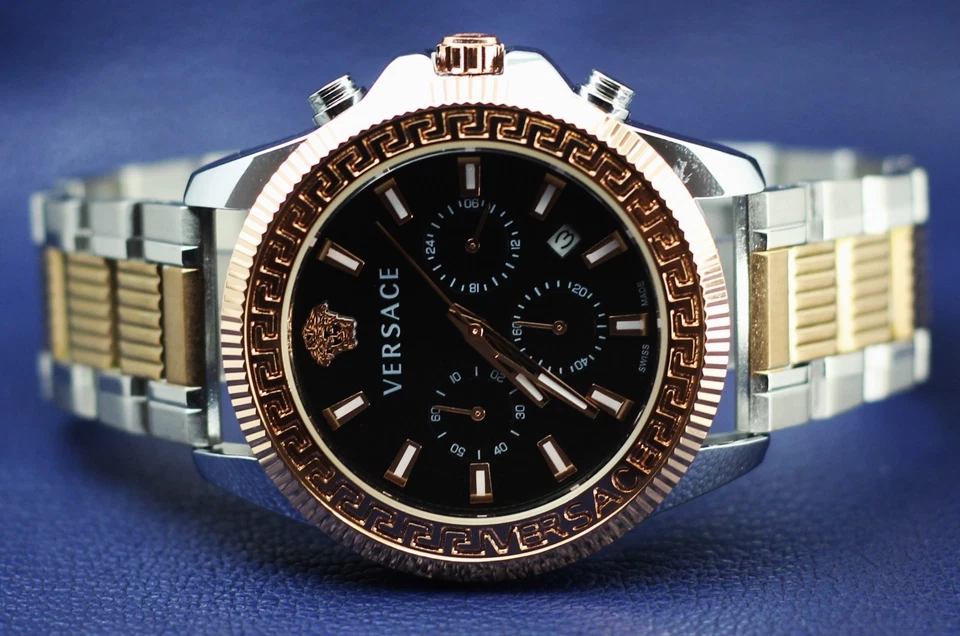 Reloj de cuarzo Versace de lujo cronógrafo en esfera negra con indicador de fecha para hombre. Foto 4 de 4