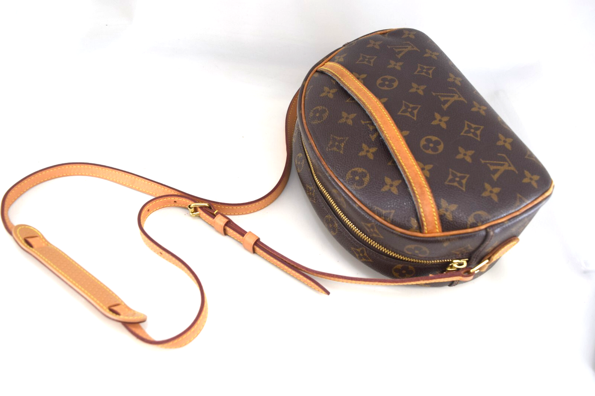 Louis Vuitton 円筒形ショルダーバッグ Louis Vuitton Semi-Circle Shoulder Bag Brown Leather for sale