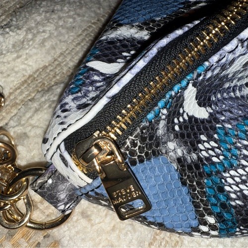 NEU Steve Madden Faux Blue Snakeskin Bauchtasche Gürteltasche mit Goldketten - Bild 6 von 8