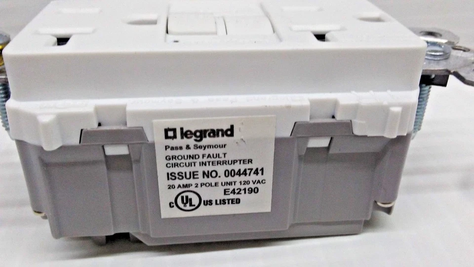 LOT OF 25 Pass Seymour PT2097TRW Tamper Resistant Self Plugtail WHITE FREE SHIPb - Image 2 of 4