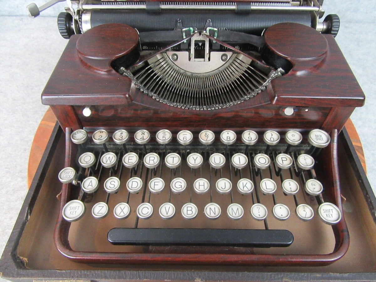 Vintage Art Deco ROYAL Portable Typewriter Model P Woodgrain