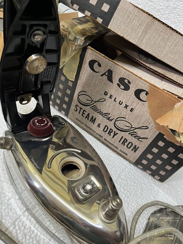 VINTAGE USED SUPER CASCO STEAM & DRY IRON ANTIQUE WITH BOX AND INSTRUCTIONS - Picture 7 of 8