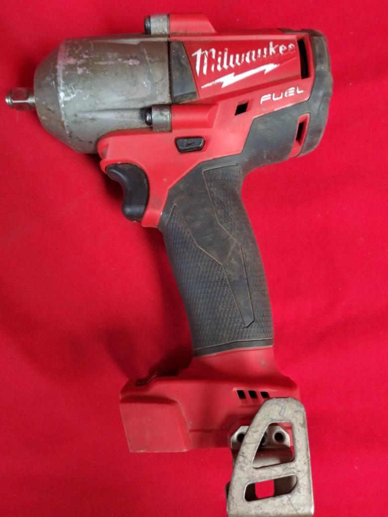 MILWAUKEE MID-TORQUE IMPACT WRENCH (P24022179)