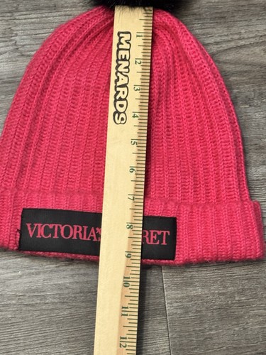 Cappello berretto Victorias Secret Pom Pom taglia unica rosa caldo maglia nera - Foto 6 di 9
