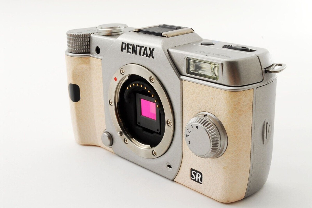 PENTAX Q10 digital Camera White w. 02 5-15mm 06 15-45mm Lens PENTAX Q10 digital Camera White w. 02 5-15mm 06 15-45mm Lens