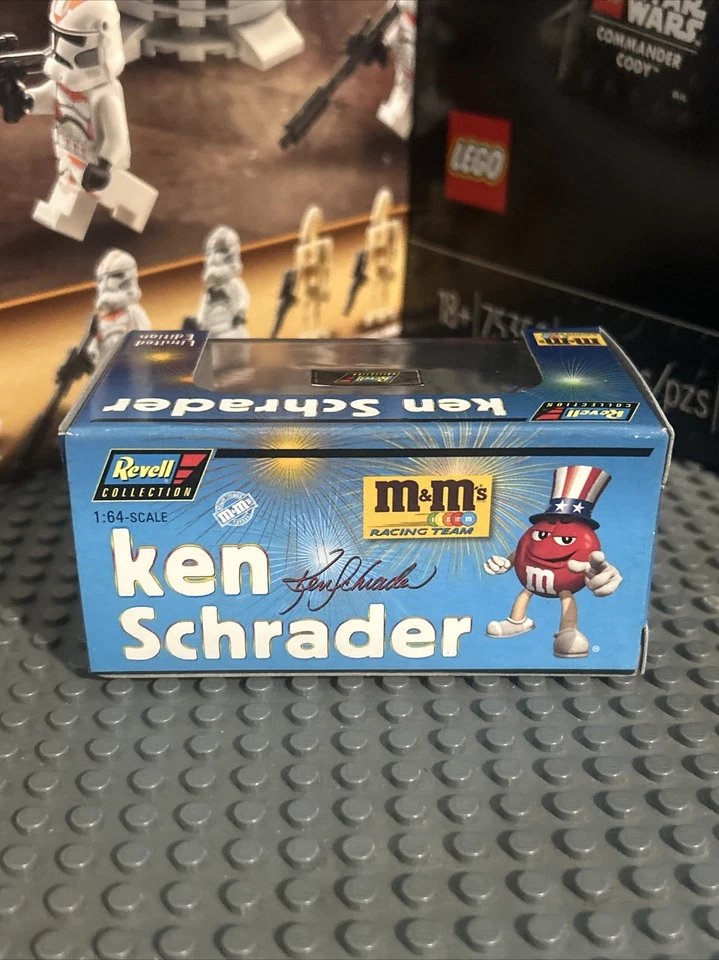 REVELL Nascar Ken Schrader #36 M&M's патриотический 2000 Pontiac 1/64 литой новый IB - Изображение 3 из 4