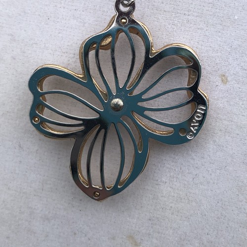 Avon Open Flower Pendant Necklace Gold Tone Estate Find - Picture 3 of 7