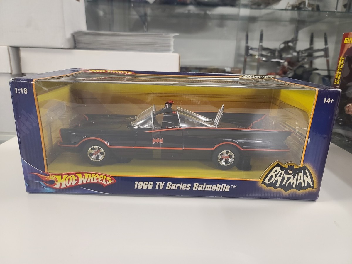 2007 Hot Wheels 1966 CLASSIC TV SERIES BATMOBILE 1:18 Die