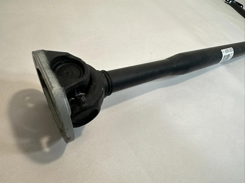 Mercedes-Benz GLC 43 AMG 2023 transmisión cardán eje corto A25333202 OEM Foto 3 de 4