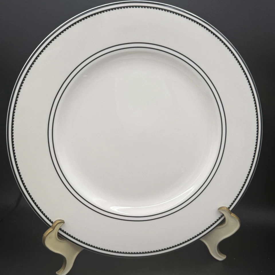 Par de platos de cena en blanco y negro descontinuados Ralph Lauren Spectator Foto 4 de 4