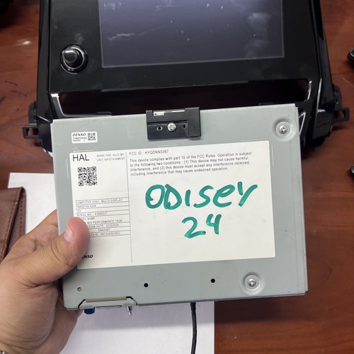 Honda Odyssey OEM Screen & Head Unit 10.1" 2018–2022 – Original With Extras - Picture 8 of 14