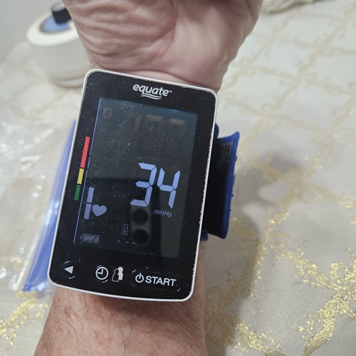 EQUATE UB 6500BLEWIN Series Wrist Blood Pressure Monitor - Picture 5 of 7