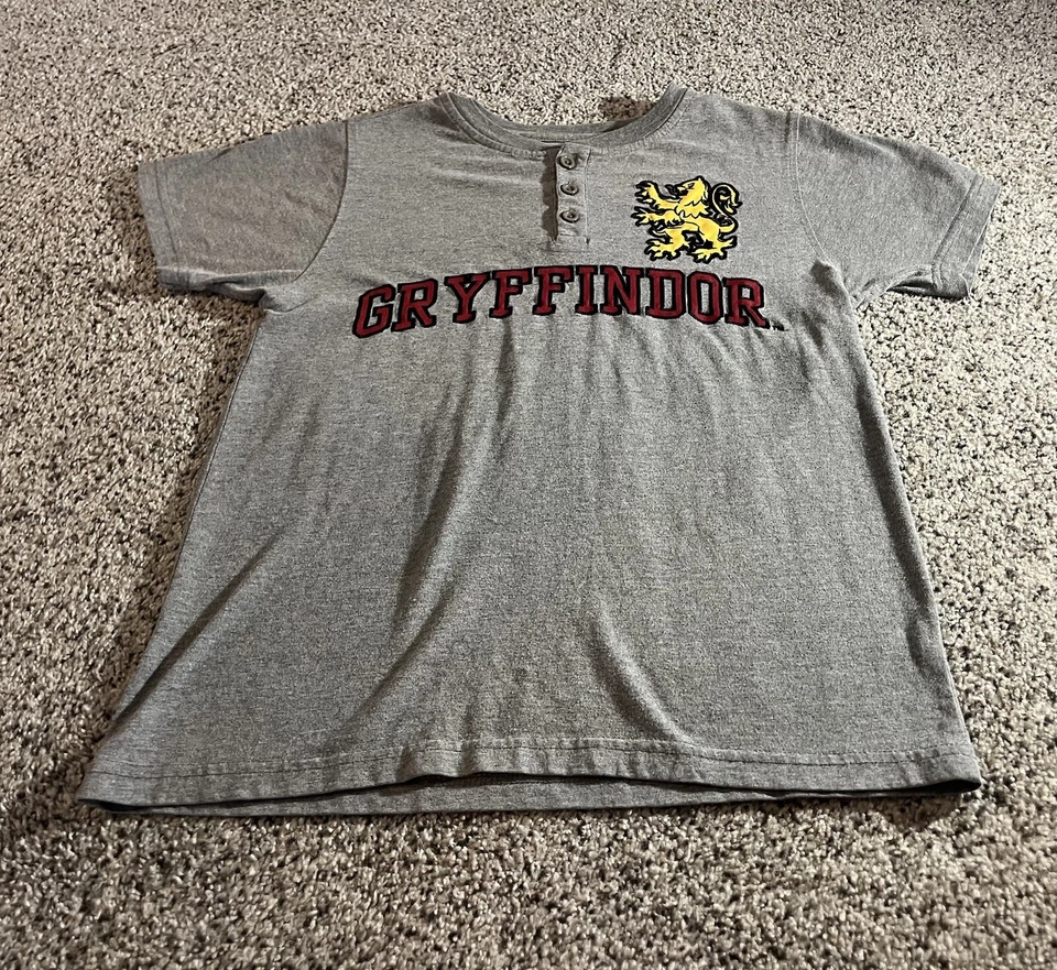 Camisa juvenil Wizarding World Of Harry Potter Universal Studios Grifinória grande - Imagem 3 de 4
