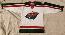 MINNESOTA WILD CCM Adult Medium NHL Hockey Jersey w/ Signatures / Autographs