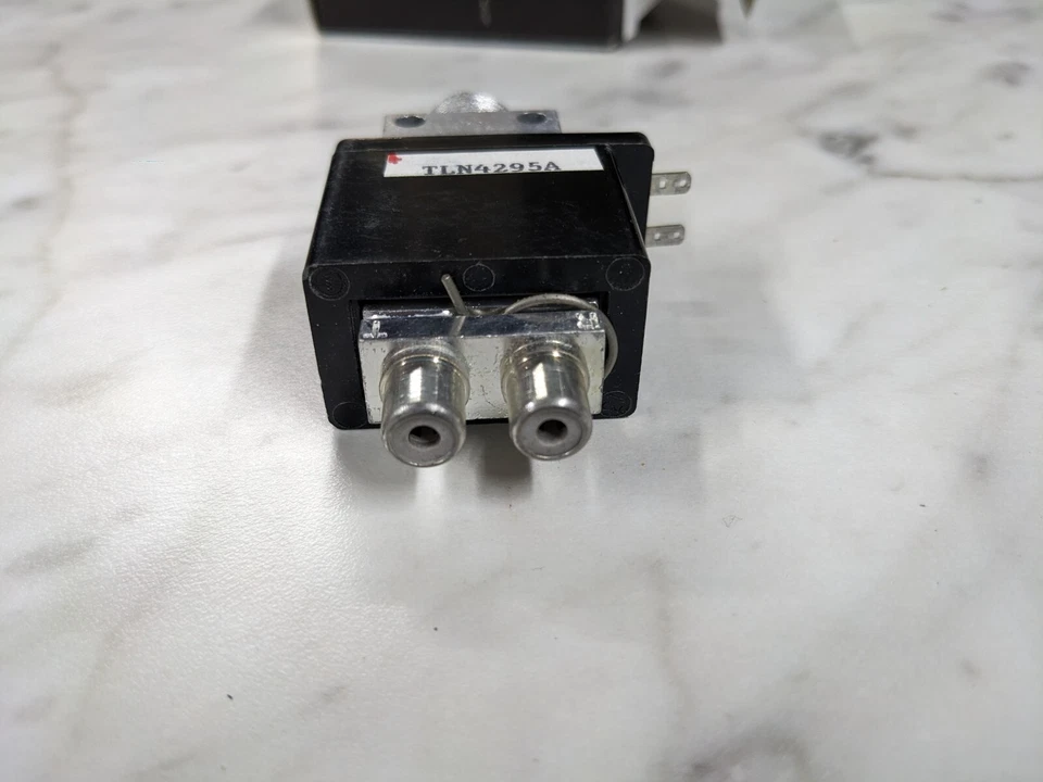 Nuevo de Lote Antiguo Motorola RF Relé TLN4295A 24C84103B01 RADIO SPDT INTERRUPTOR UHF Antena SW Foto 4 de 4