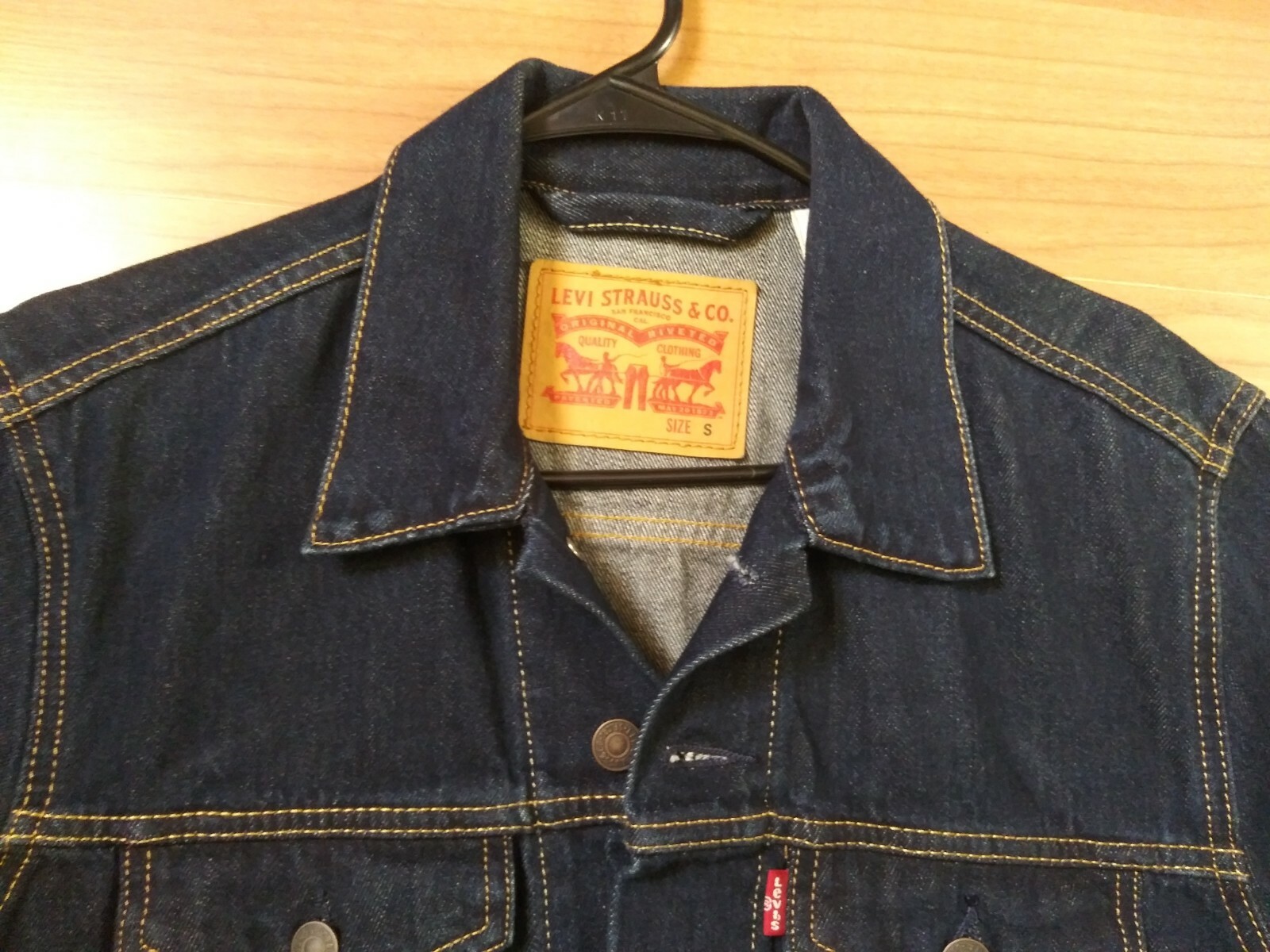 Levi's Mens Small Denim Trucker Jacket in Rinse Gem