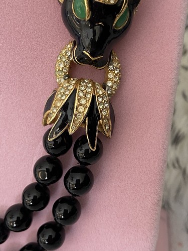 Rare Signed Ciner Black bead chocker/necklace Lion head Green Eyes 18” Long - Picture 7 of 24