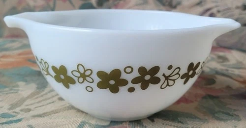 Pyrex Crazy Daisy Spring Blossom Cinderella 441 Mixing Bowl - 1.5 Pint