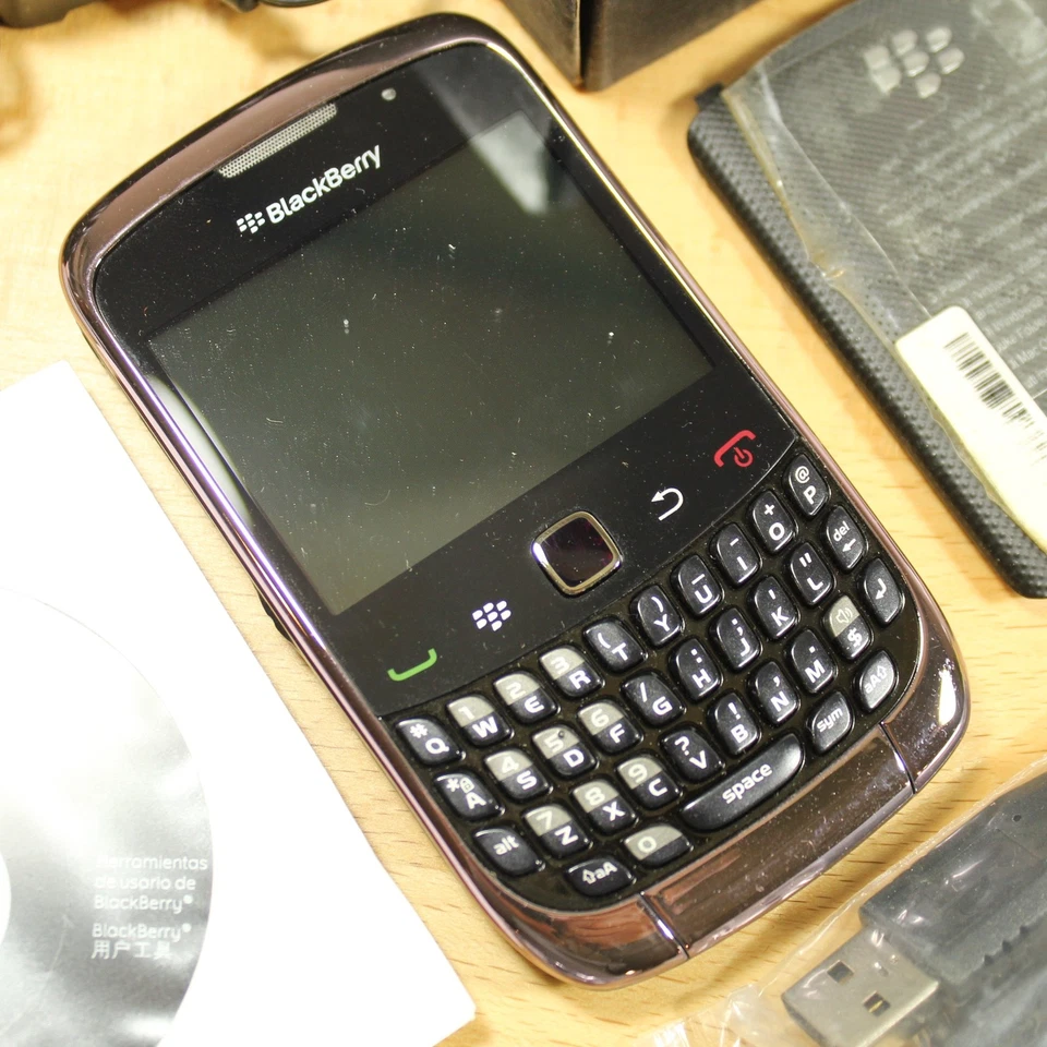 Raro Vintage Blackberry Curve 9300 Rosa En Caja Coleccionable Internacional Foto 2 de 3