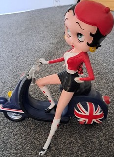 RARE Betty Boop On Scooter With England Motifs Figurine