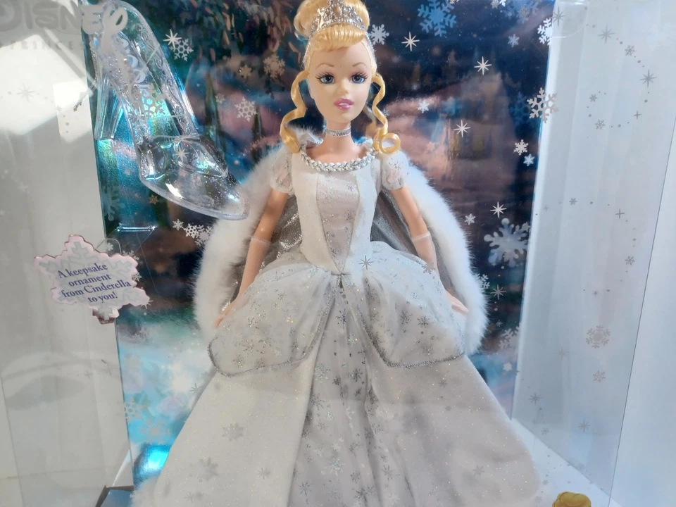 美泰华特迪士尼假日公主灰姑娘 2004 特别版 12 娃娃 — 第 3/4 张图片