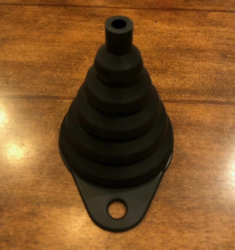 Juego de 3 piezas Embudo Plegable Negro Goma Silicona Plegable Agua Líquido Transferencia Foto 3 de 4