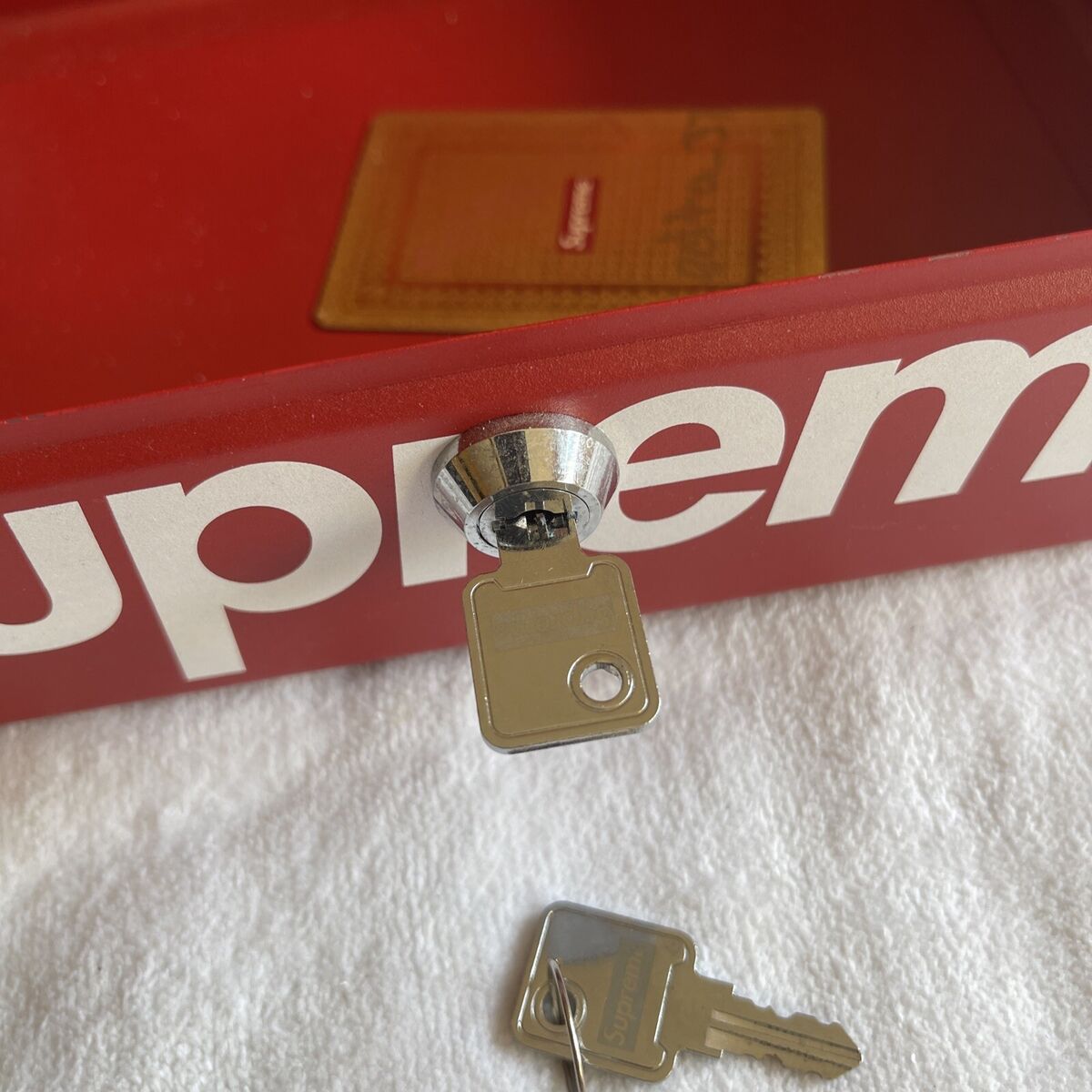 Supreme F/W 2017 Lock Box (Red) Box Logo | eBay Supreme F/W 2017 Lock Box (Red) Box Logo | eBay